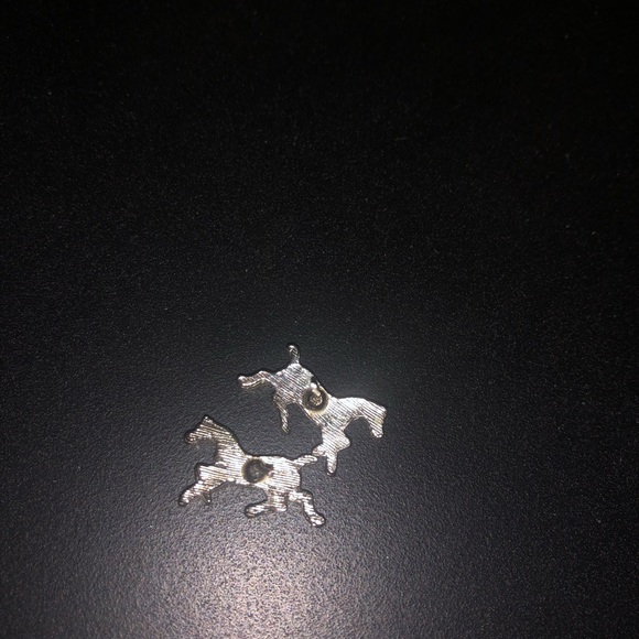 Horse post earrings - Picture 2 of 2
